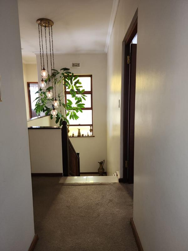 4 Bedroom Property for Sale in Gleemoor Western Cape